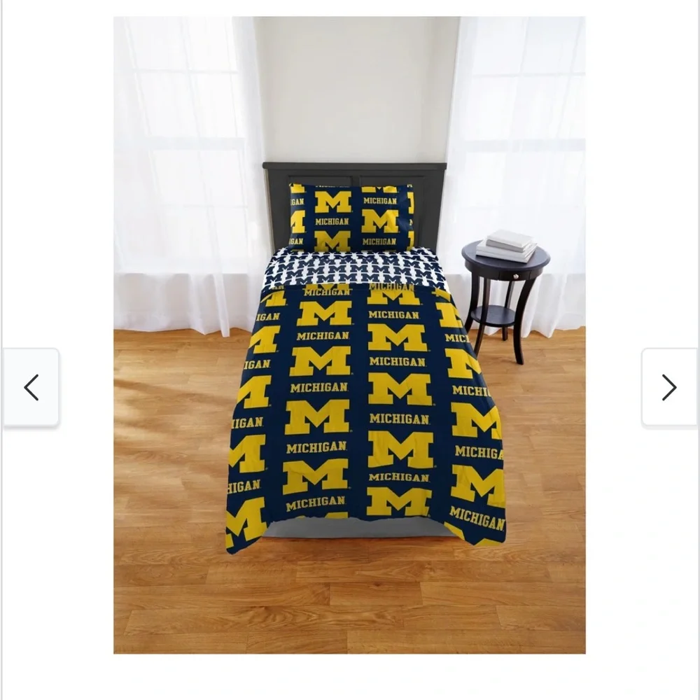 NCAA Michigan Wolverines XL twin bed in a bag set no pillow case